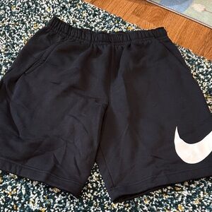 Nike Standard Fit Knee-Length Shorts Medium